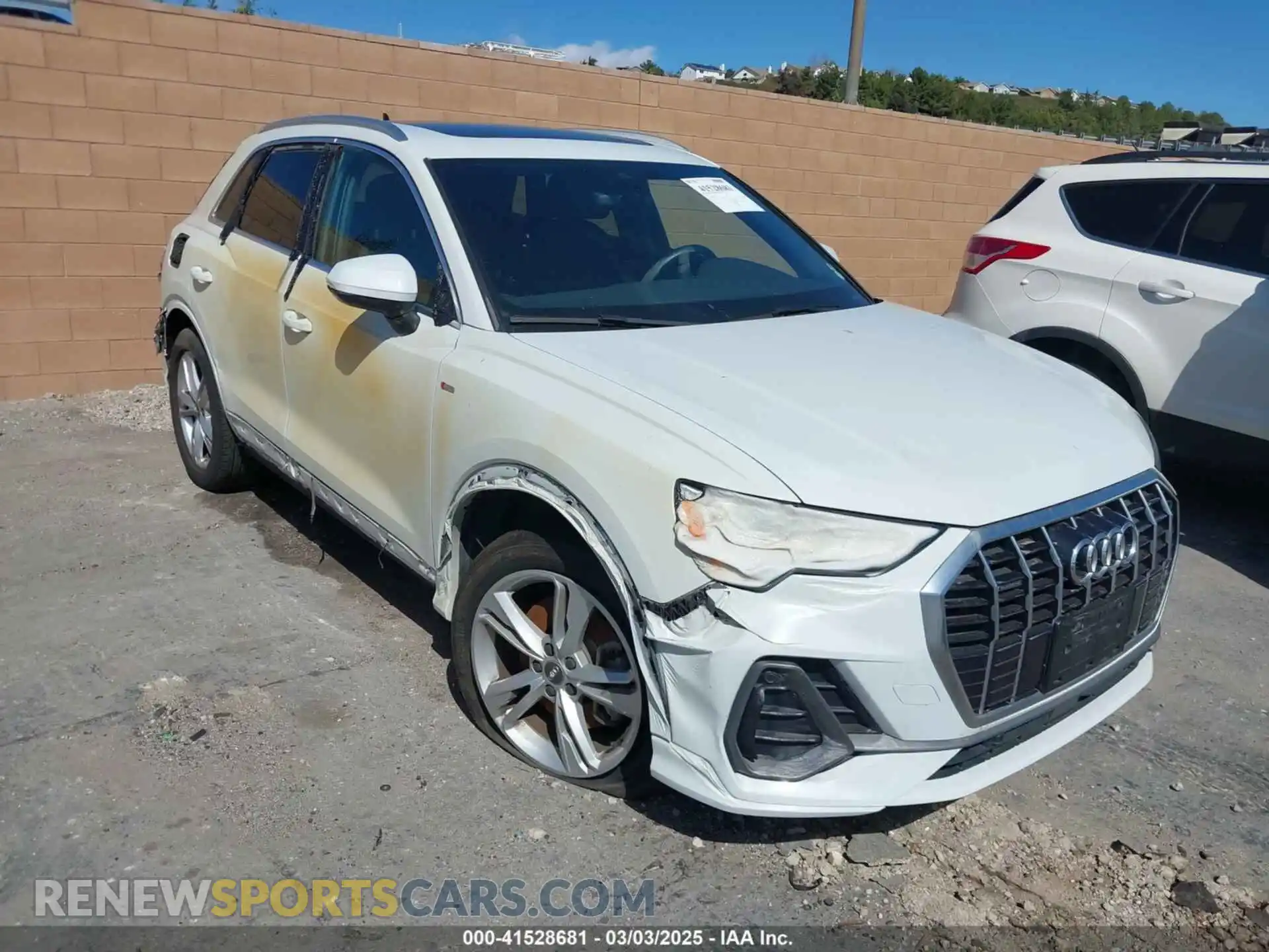 1 Photograph of a damaged car WA1DECF37L1012192 AUDI Q3 2020