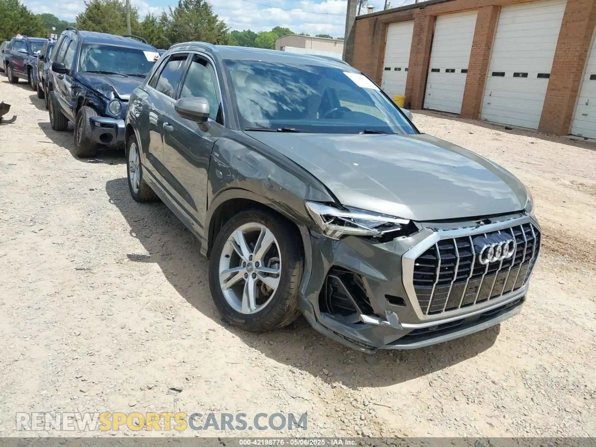 1 Photograph of a damaged car WA1EECF34L1030072 AUDI Q3 2020