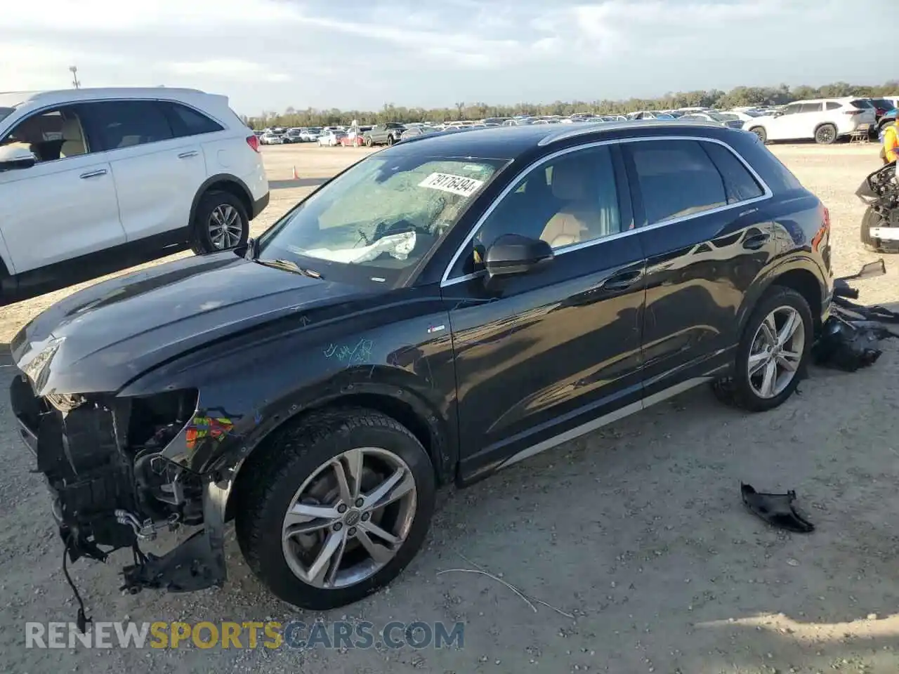 1 Photograph of a damaged car WA1FECF39L1033702 AUDI Q3 2020