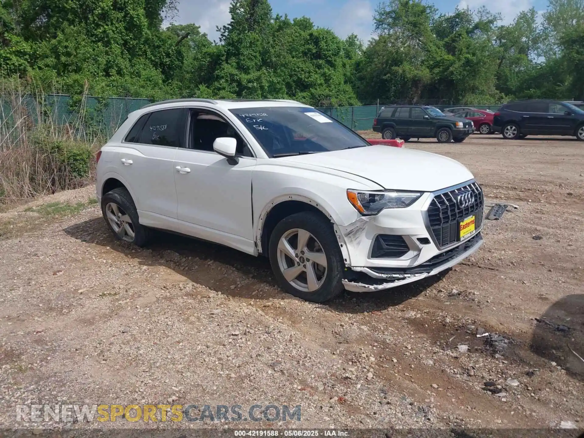1 Photograph of a damaged car WA1AUCF30M1060284 AUDI Q3 2021
