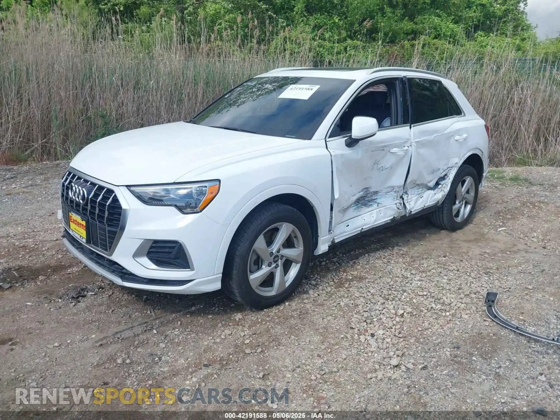2 Photograph of a damaged car WA1AUCF30M1060284 AUDI Q3 2021