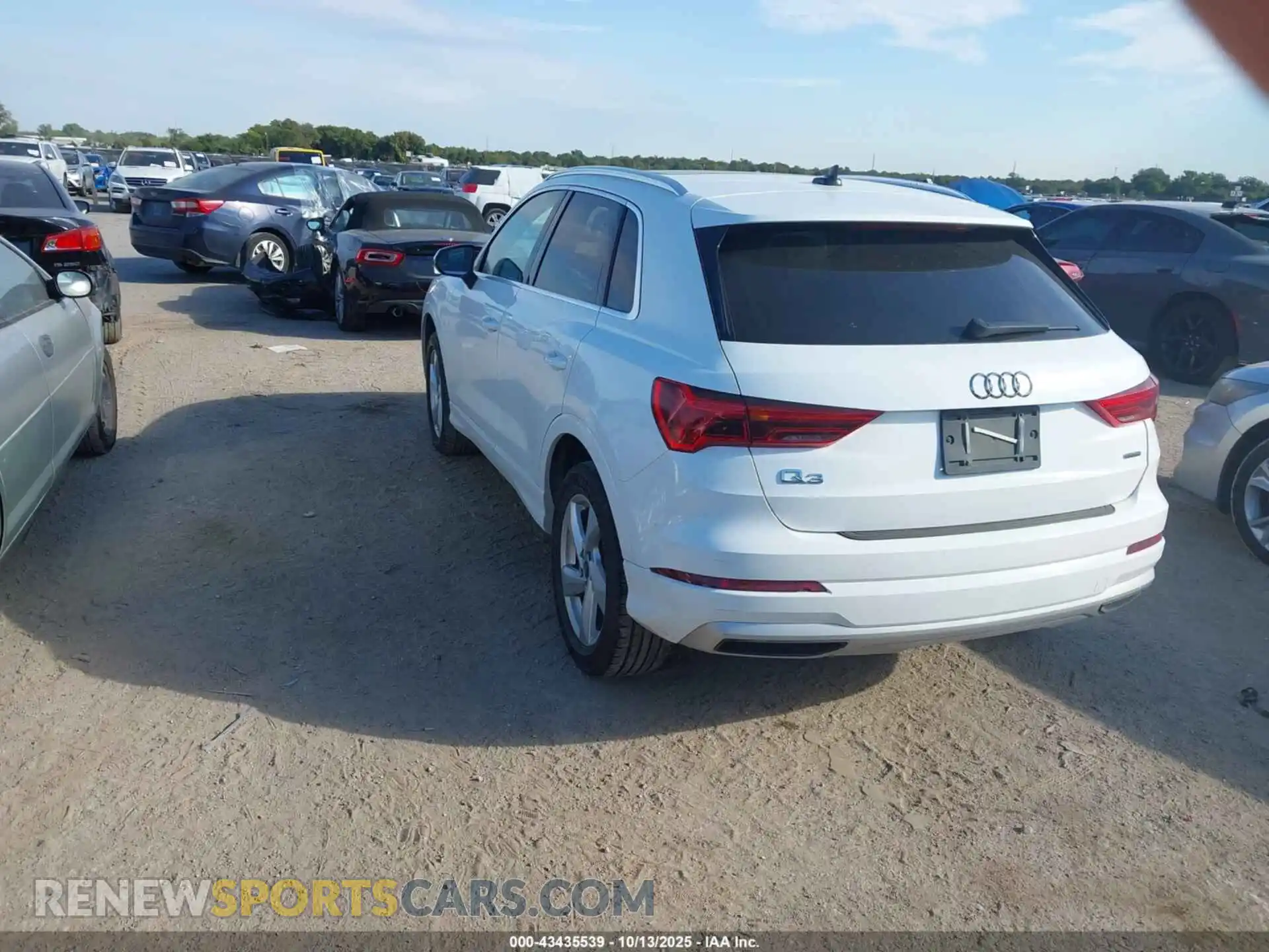 3 Photograph of a damaged car WA1AUCF30M1098680 AUDI Q3 2021