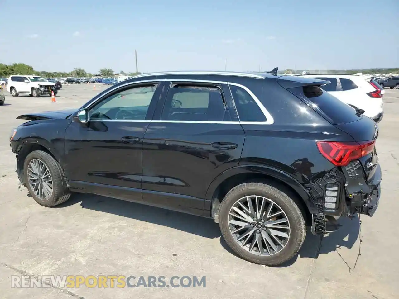 2 Photograph of a damaged car WA1AUCF32M1086031 AUDI Q3 2021
