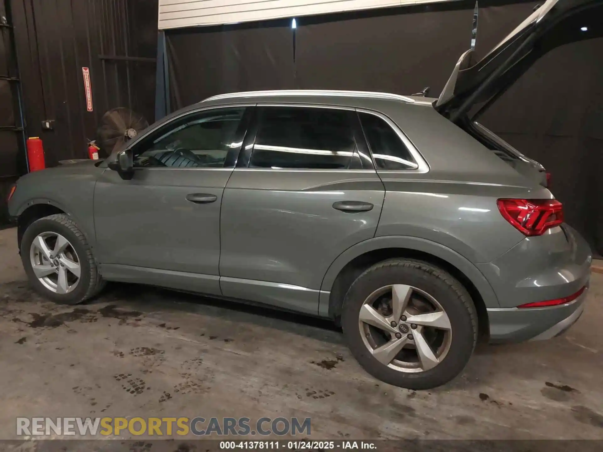 3 Photograph of a damaged car WA1AUCF32M1103460 AUDI Q3 2021