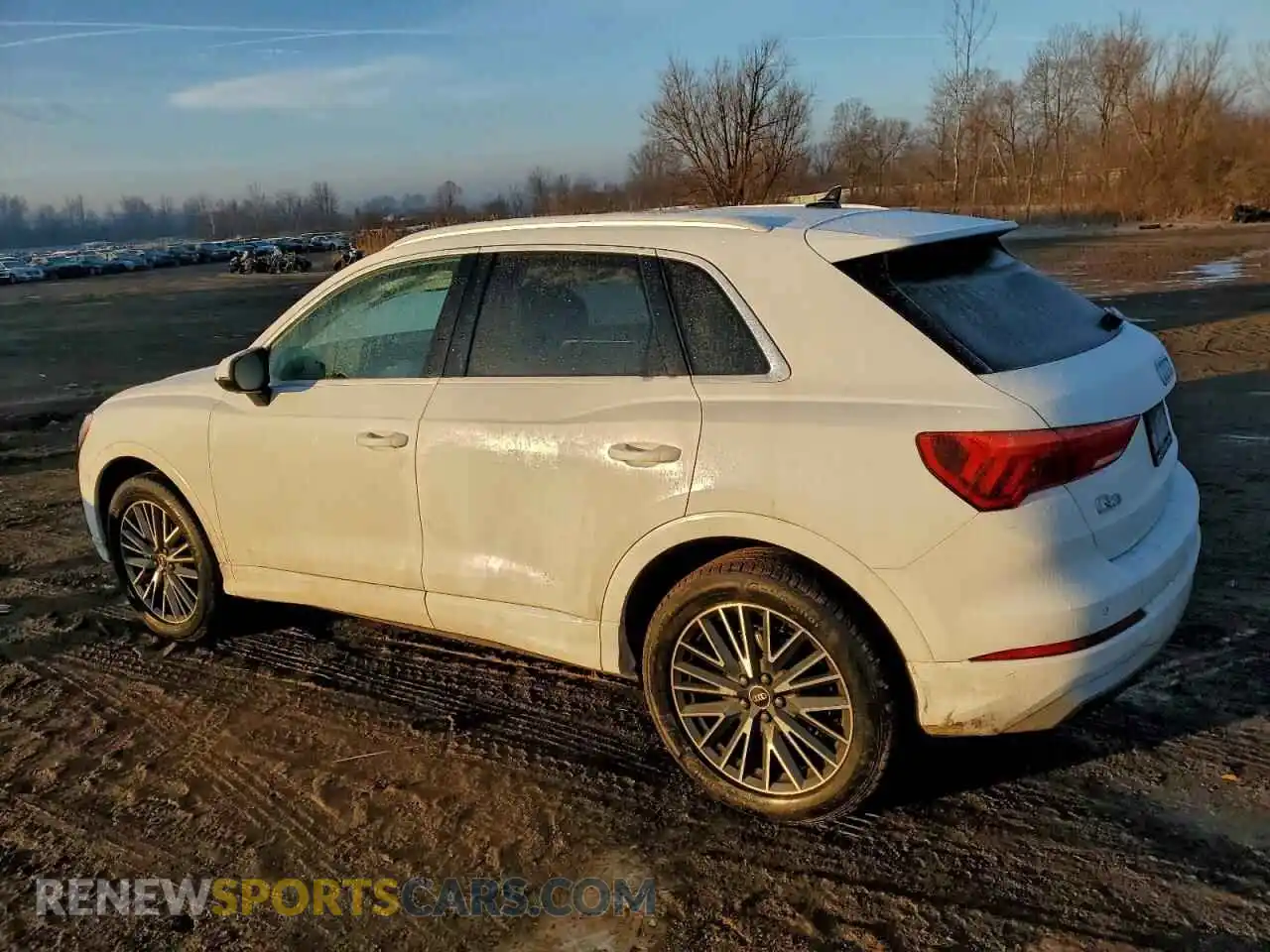 2 Photograph of a damaged car WA1AUCF33M1147676 AUDI Q3 2021