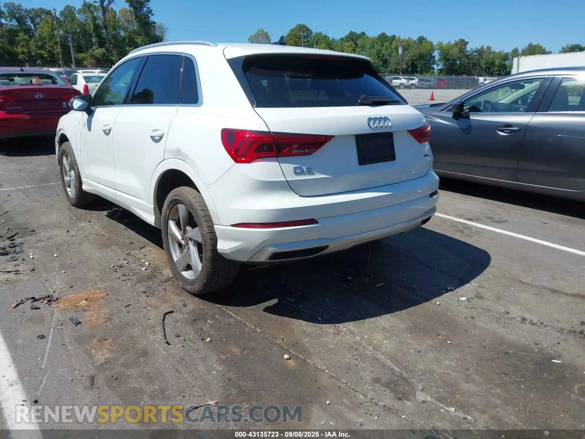 3 Photograph of a damaged car WA1AUCF34M1096835 AUDI Q3 2021