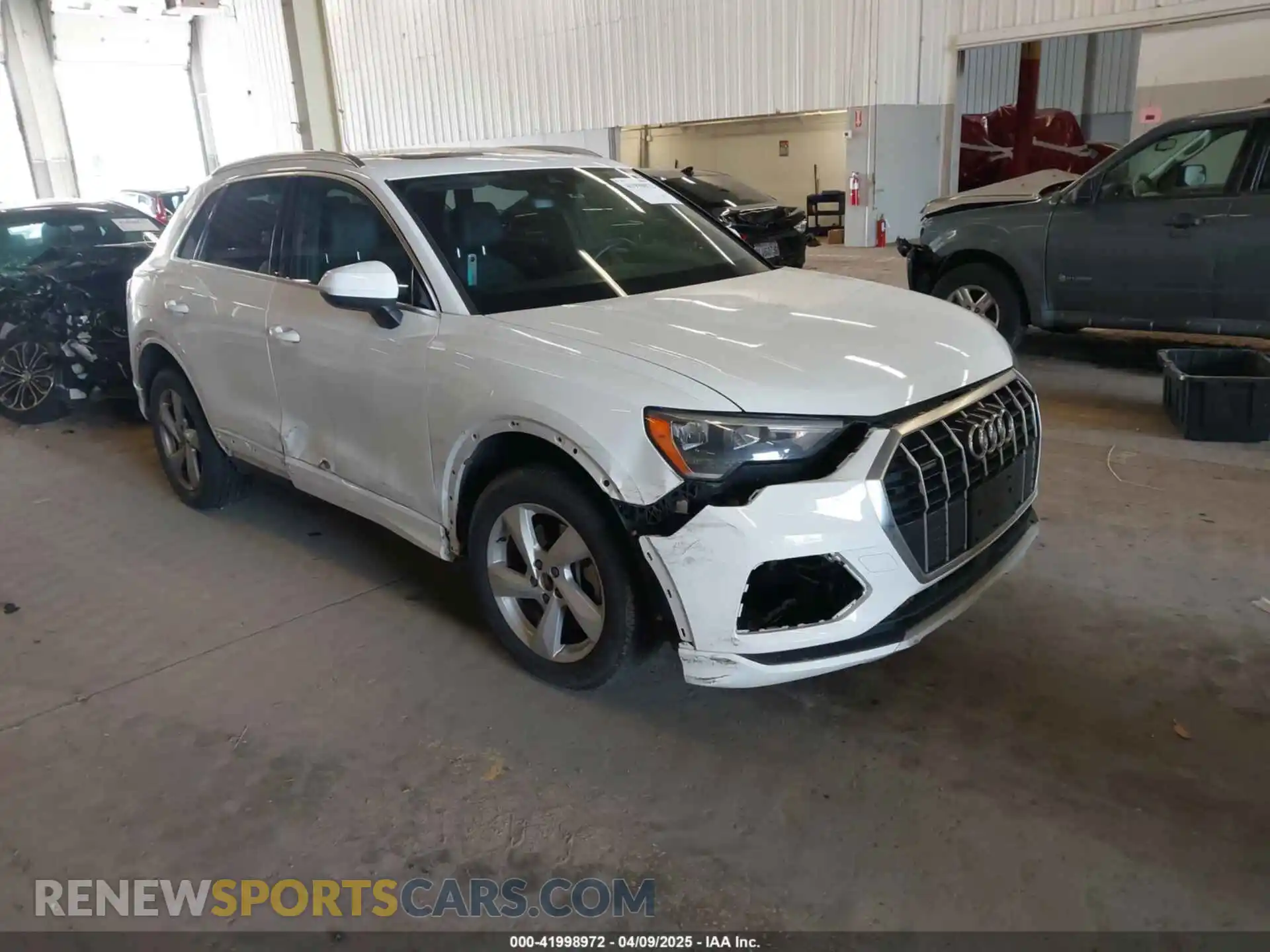 1 Photograph of a damaged car WA1AUCF36M1089224 AUDI Q3 2021
