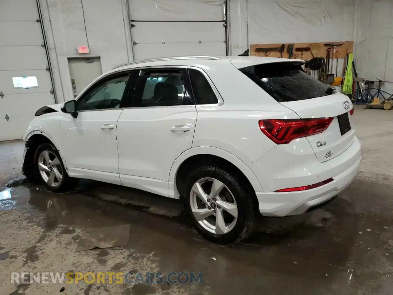 2 Photograph of a damaged car WA1AUCF36M1154248 AUDI Q3 2021