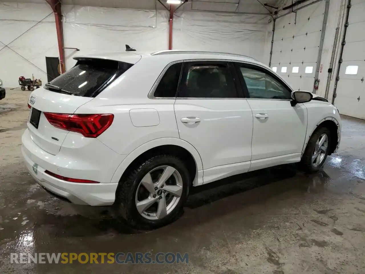 3 Photograph of a damaged car WA1AUCF36M1154248 AUDI Q3 2021