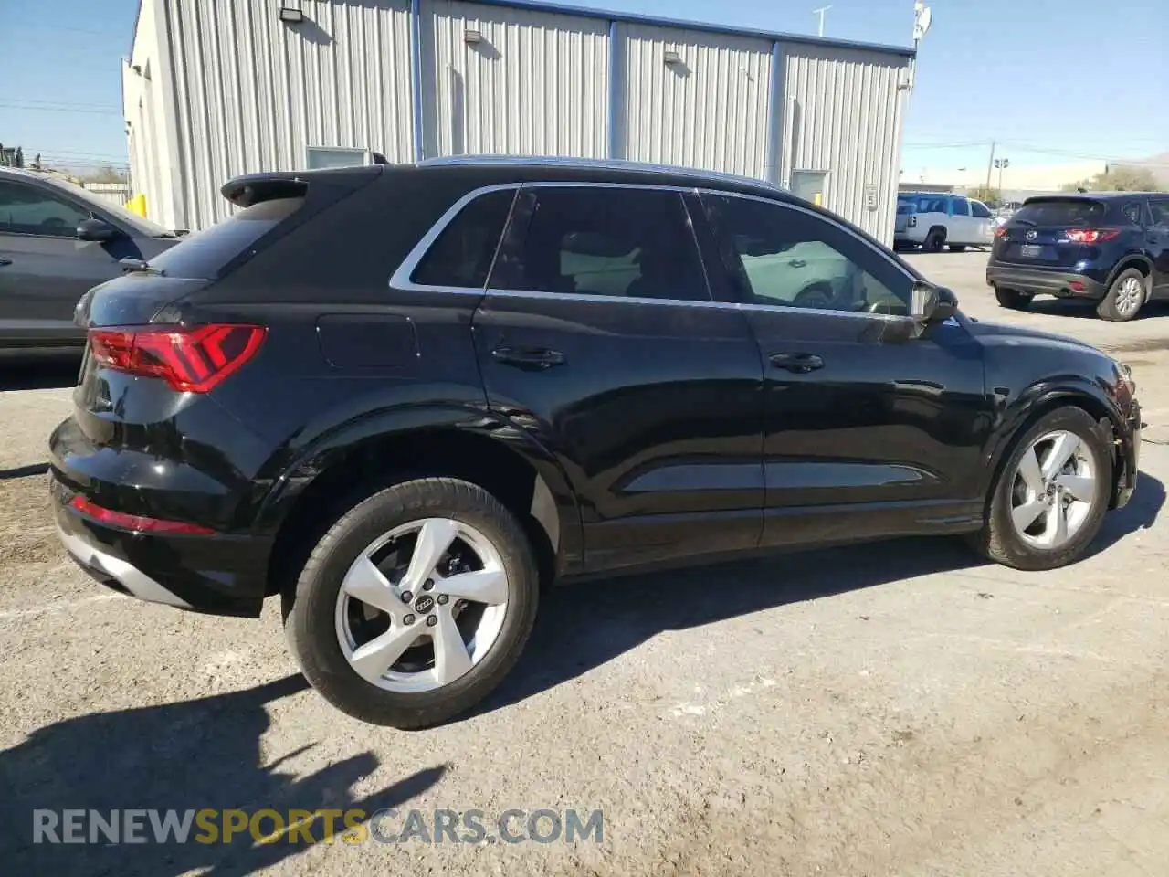 3 Photograph of a damaged car WA1AUCF37M1076983 AUDI Q3 2021
