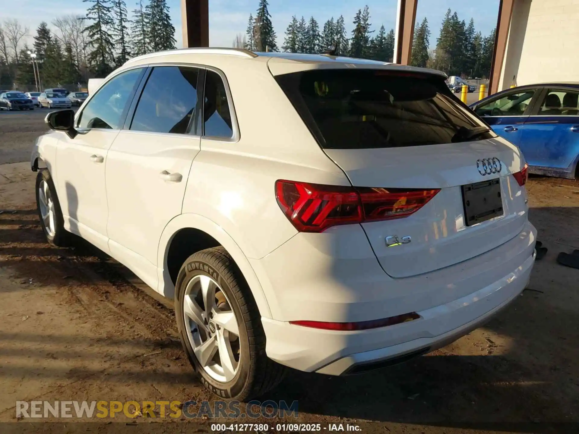 3 Photograph of a damaged car WA1AUCF37M1087692 AUDI Q3 2021