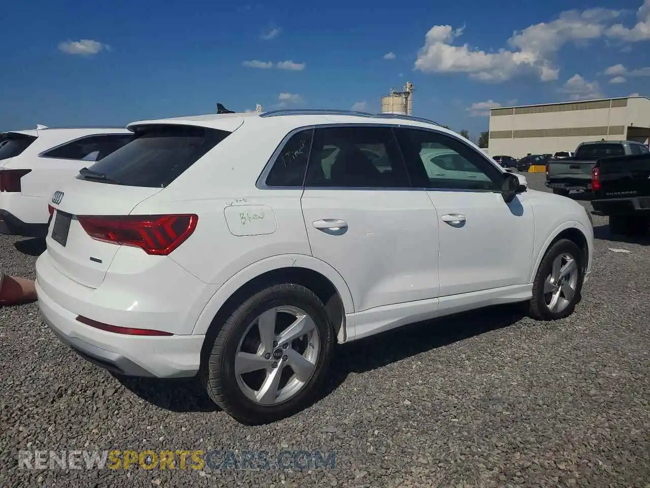 3 Photograph of a damaged car WA1AUCF37M1095968 AUDI Q3 2021