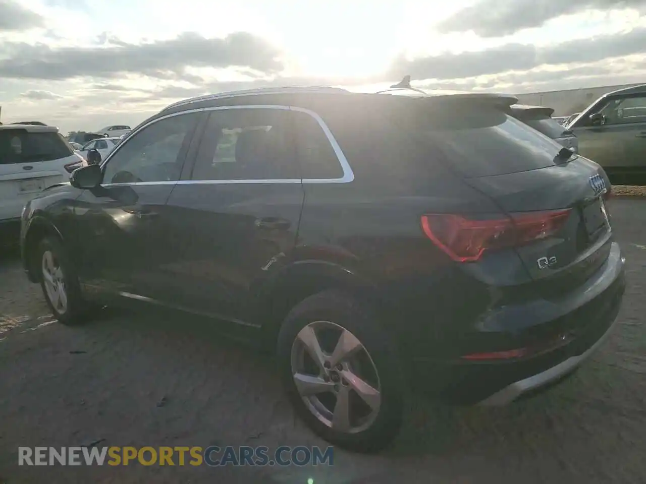 2 Photograph of a damaged car WA1AUCF38M1061568 AUDI Q3 2021