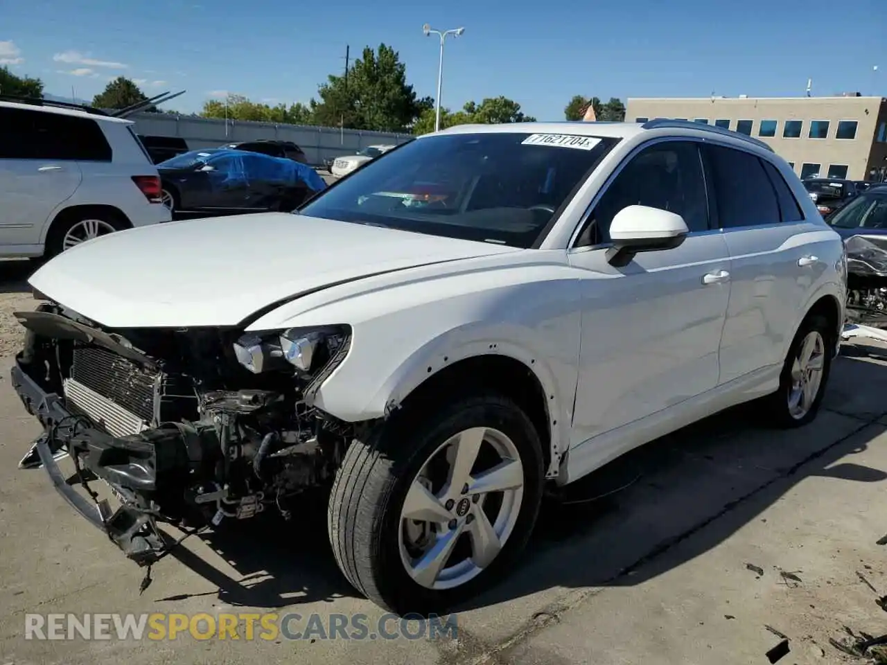 1 Photograph of a damaged car WA1AUCF38M1067676 AUDI Q3 2021