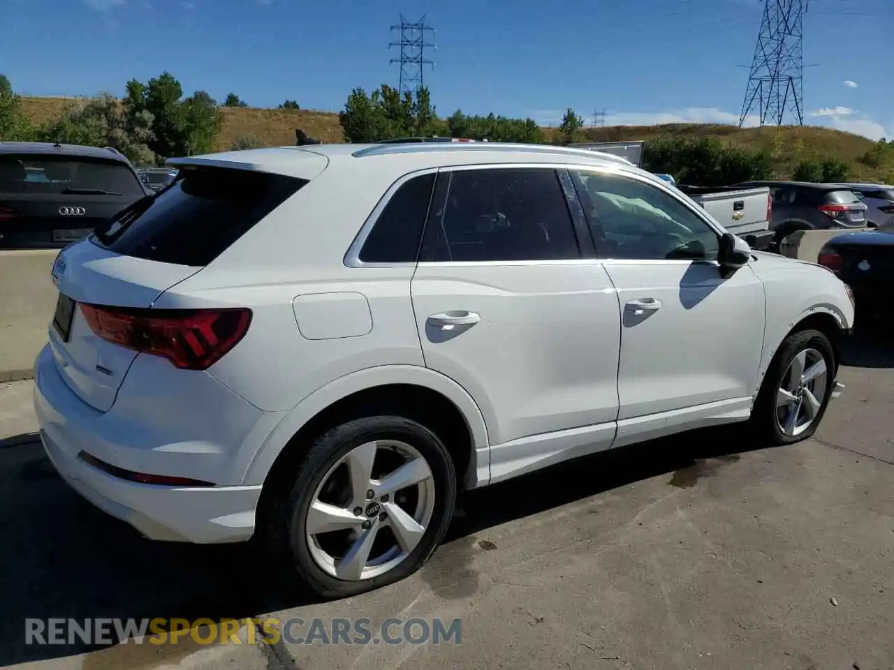 3 Photograph of a damaged car WA1AUCF38M1067676 AUDI Q3 2021