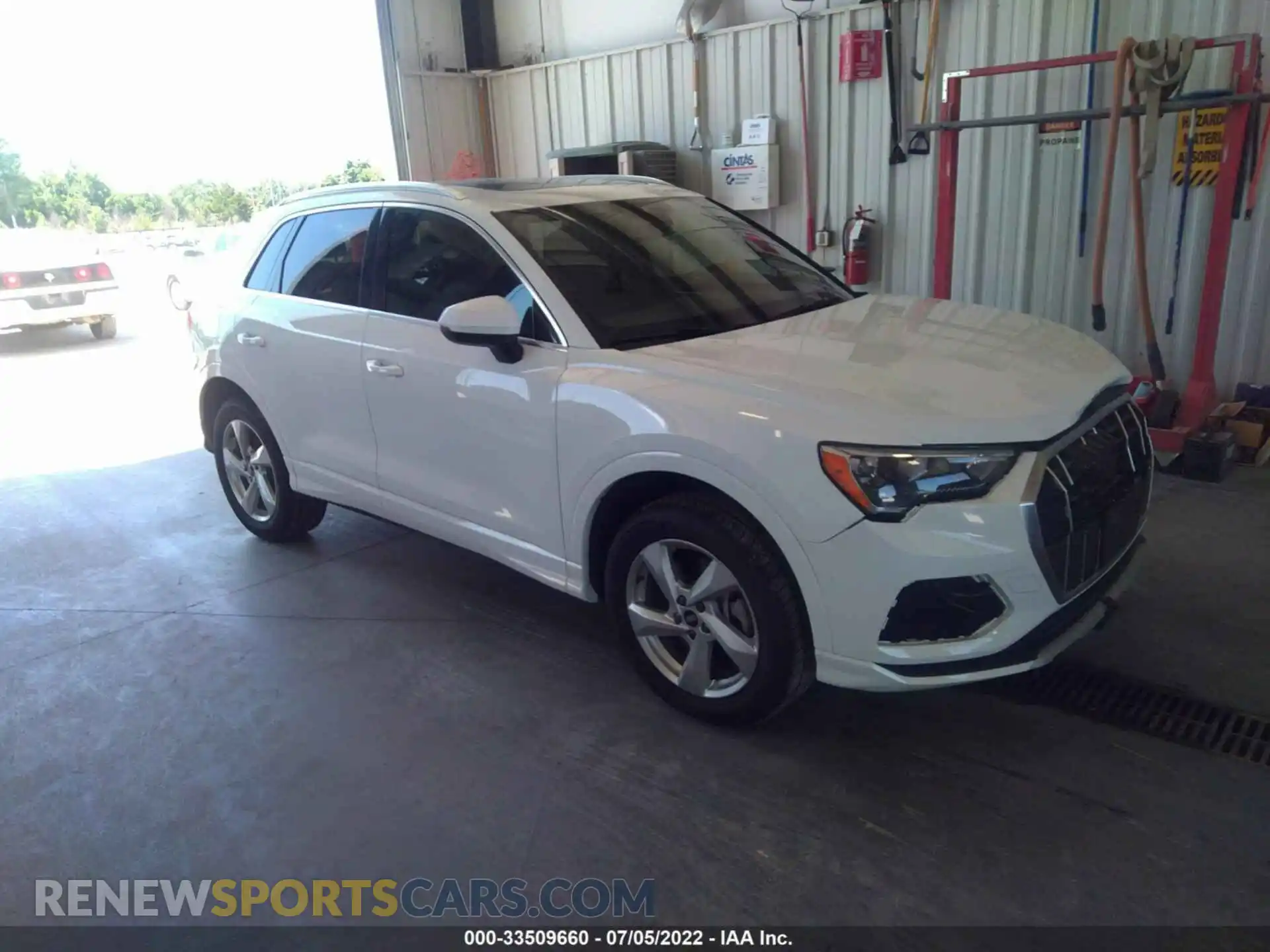 1 Photograph of a damaged car WA1AUCF38M1068102 AUDI Q3 2021
