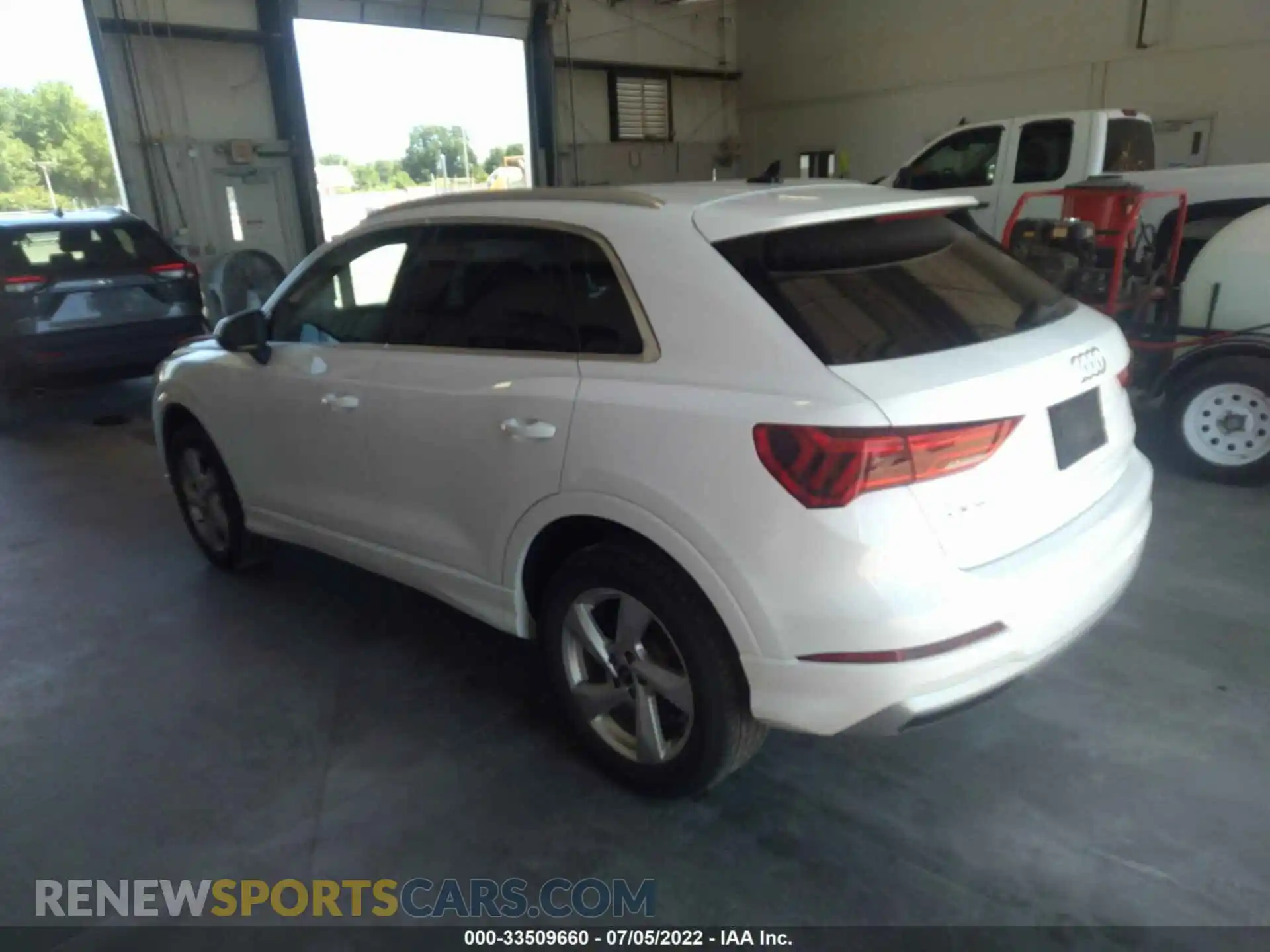 3 Photograph of a damaged car WA1AUCF38M1068102 AUDI Q3 2021