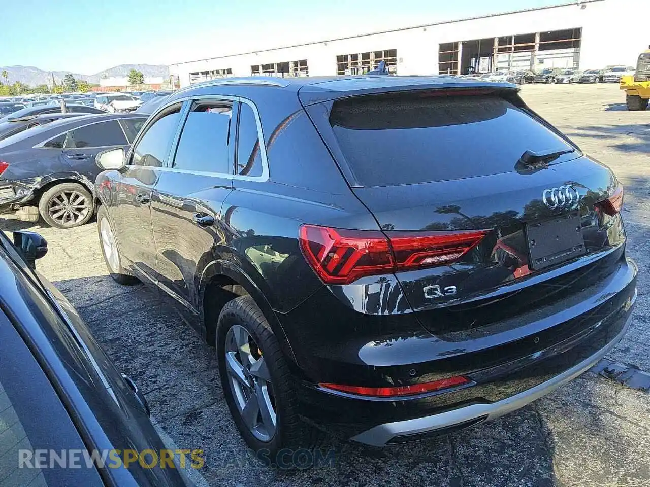 2 Photograph of a damaged car WA1AUCF38M1118626 AUDI Q3 2021