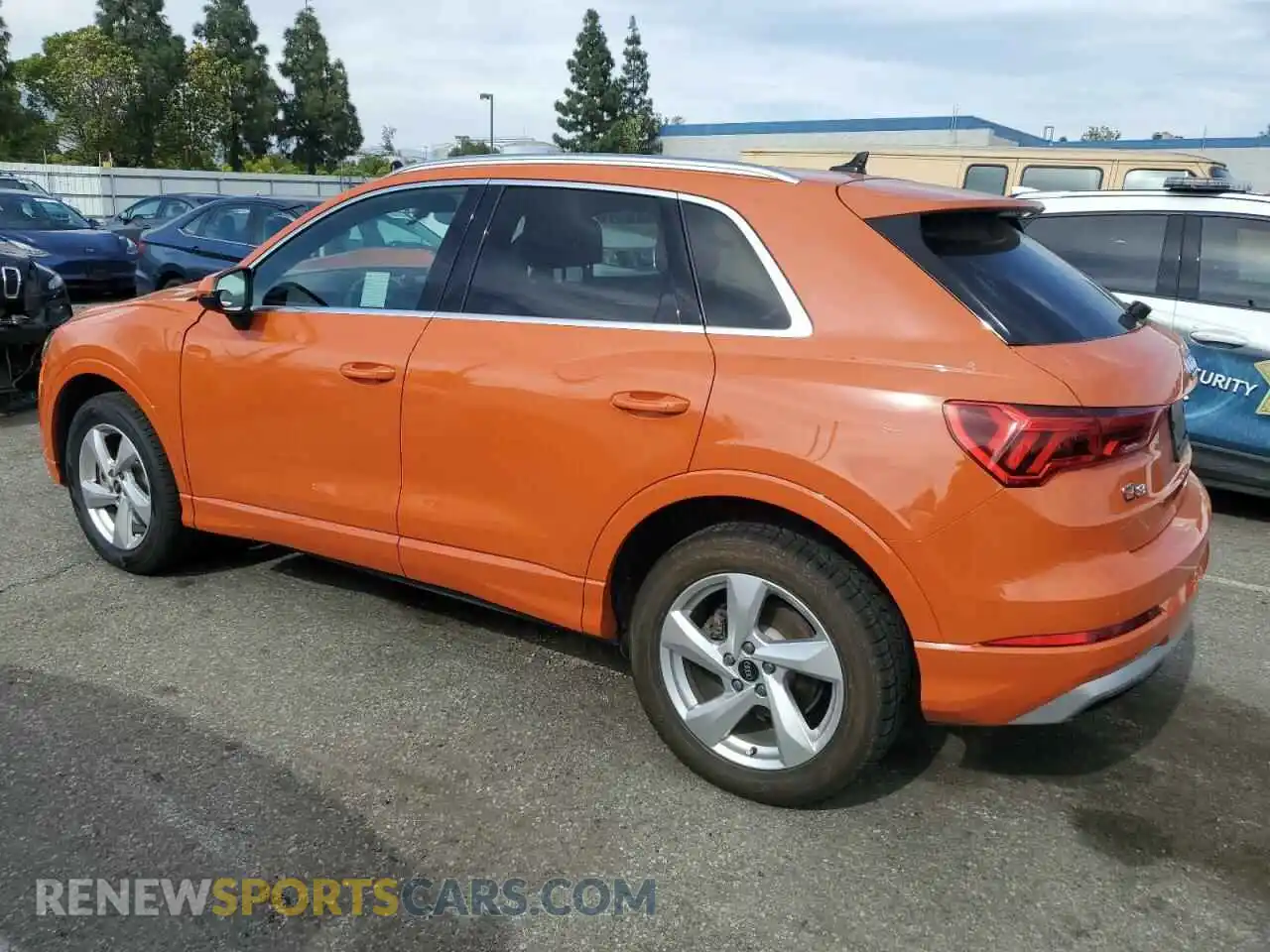 2 Photograph of a damaged car WA1AUCF38M1132297 AUDI Q3 2021