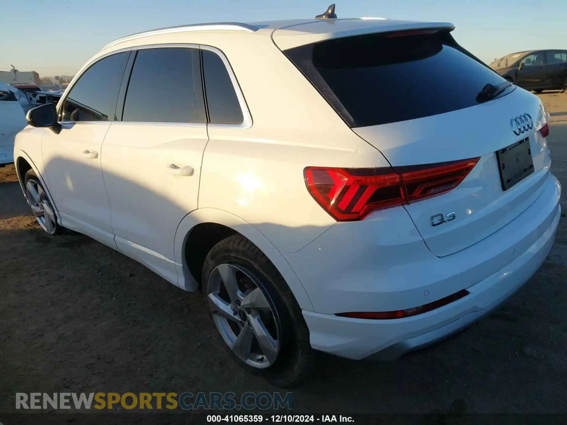 3 Фотография поврежденного автомобиля WA1AUCF38M1132624 AUDI Q3 2021
