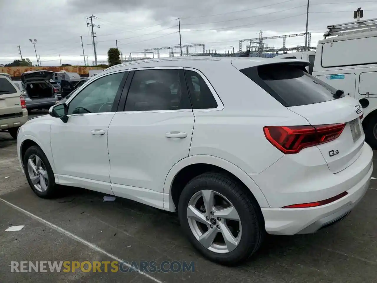 2 Photograph of a damaged car WA1AUCF39M1061658 AUDI Q3 2021
