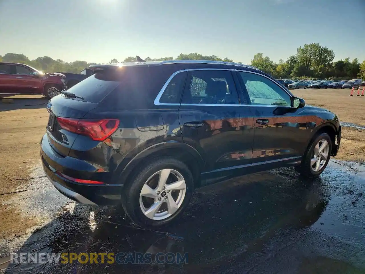 3 Photograph of a damaged car WA1AUCF39M1062471 AUDI Q3 2021