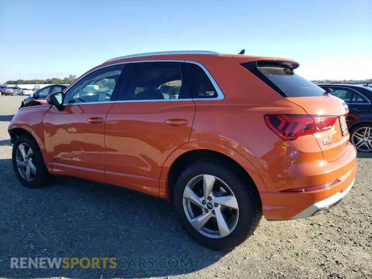 2 Photograph of a damaged car WA1AUCF39M1126332 AUDI Q3 2021