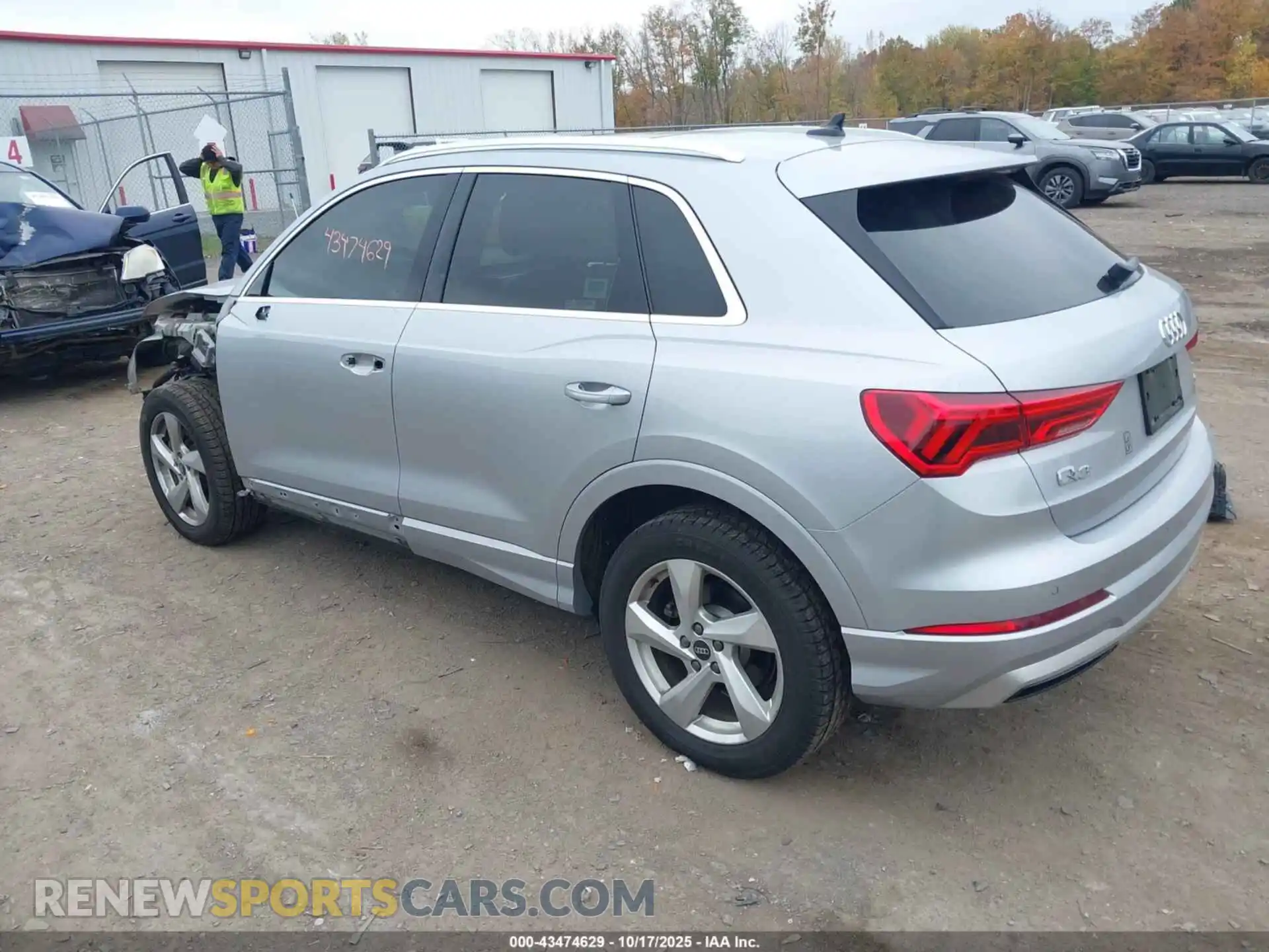3 Photograph of a damaged car WA1AUCF39M1153496 AUDI Q3 2021