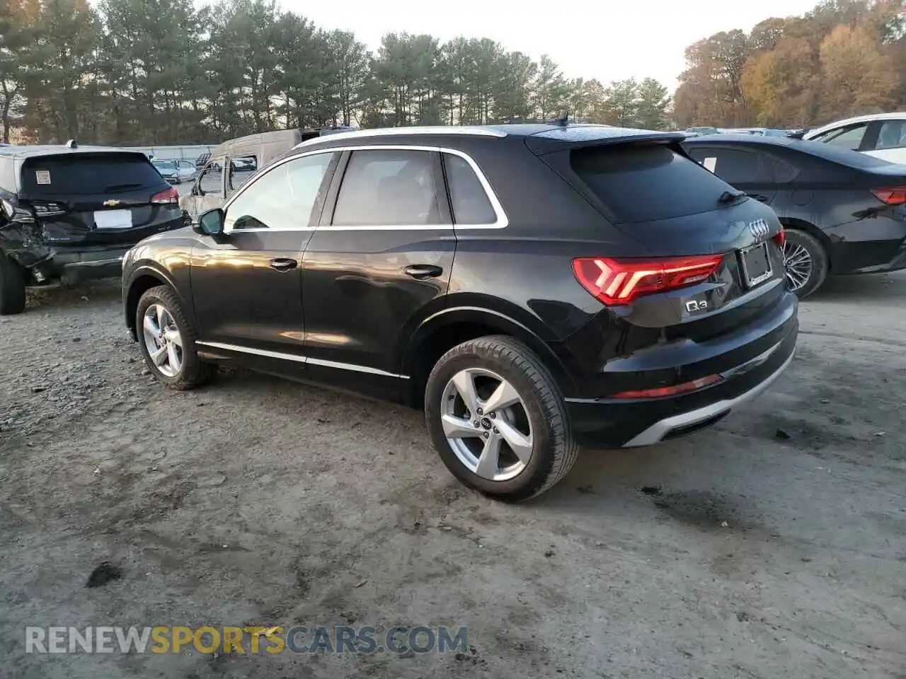 2 Photograph of a damaged car WA1BUCF32M1110302 AUDI Q3 2021