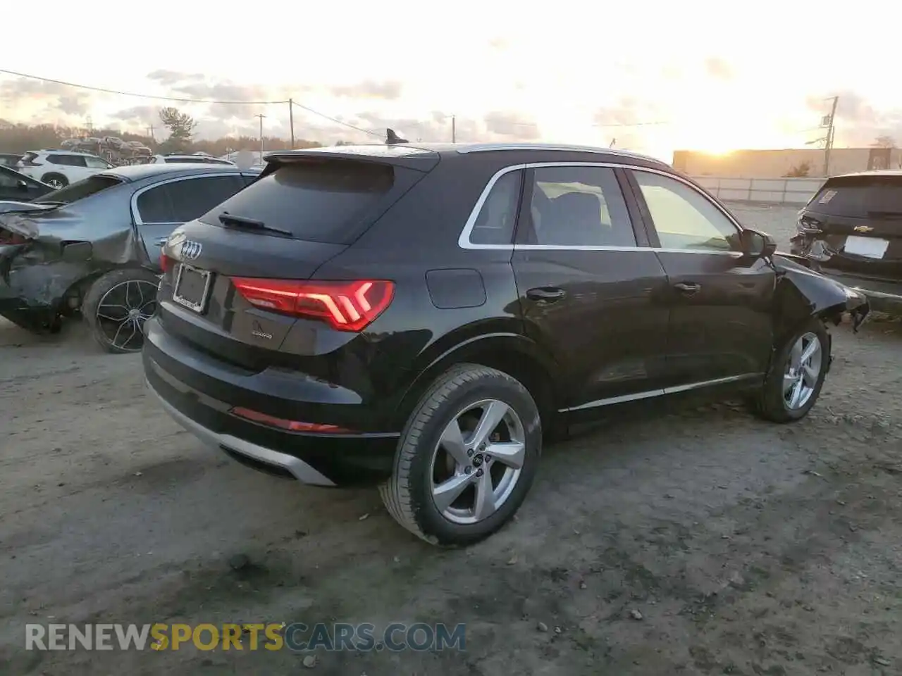 3 Photograph of a damaged car WA1BUCF32M1110302 AUDI Q3 2021