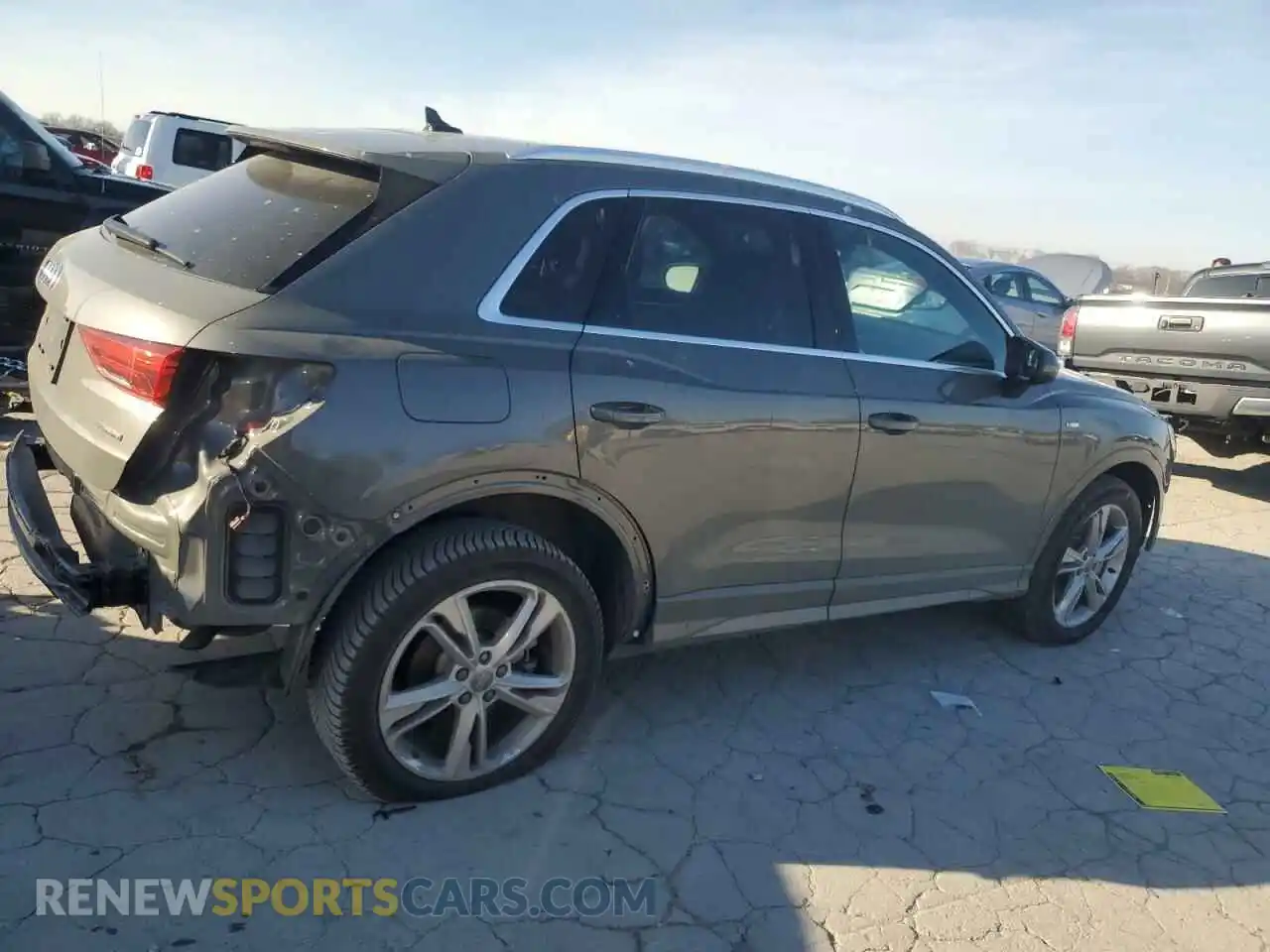 3 Photograph of a damaged car WA1DECF30M1004792 AUDI Q3 2021