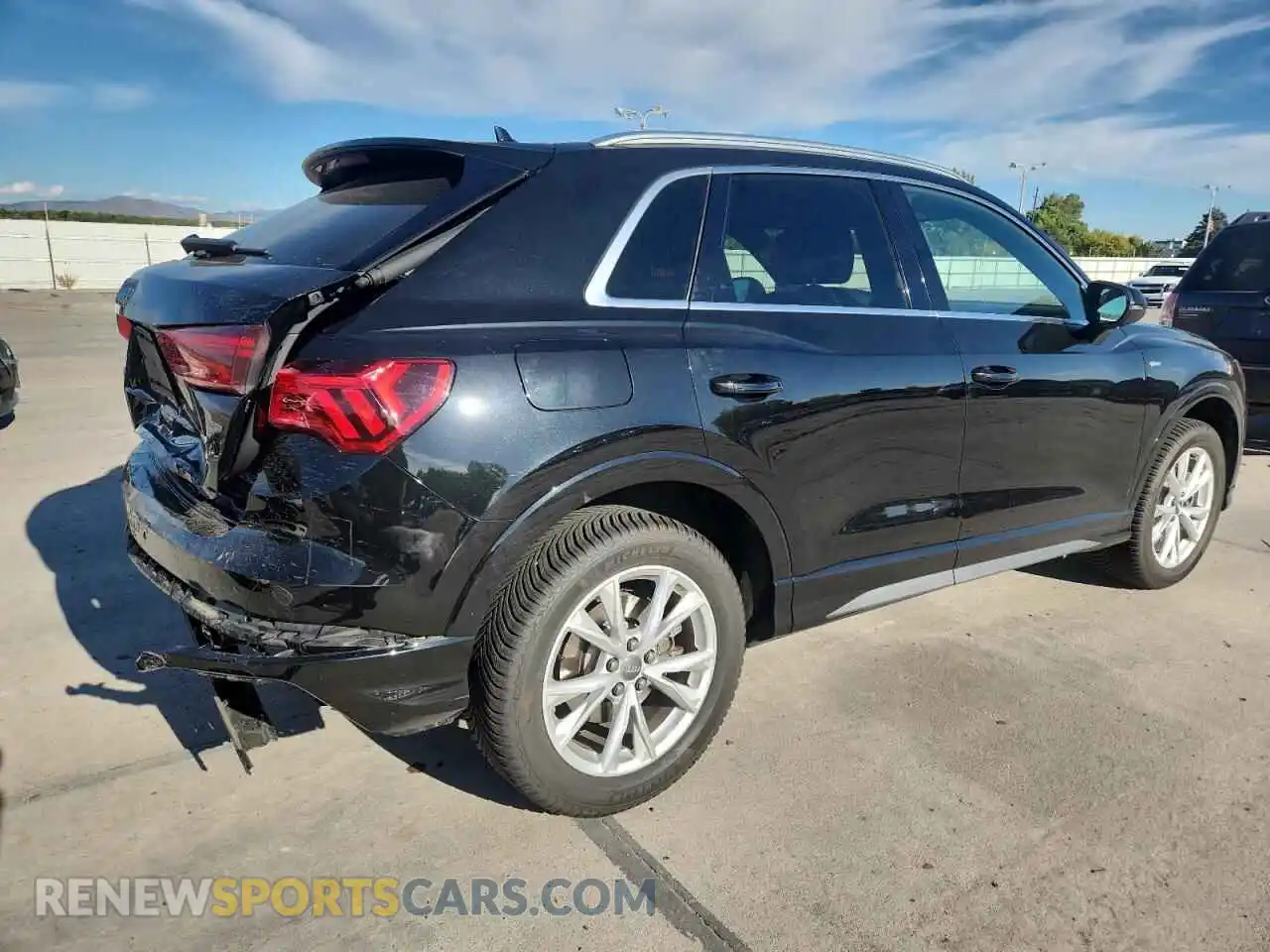 3 Photograph of a damaged car WA1DECF30M1011158 AUDI Q3 2021