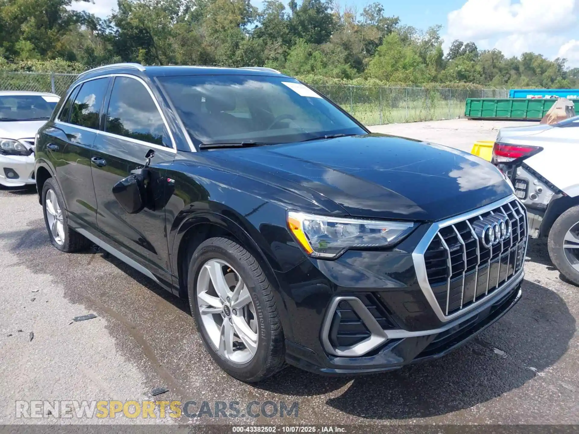 1 Photograph of a damaged car WA1DECF30M1025366 AUDI Q3 2021