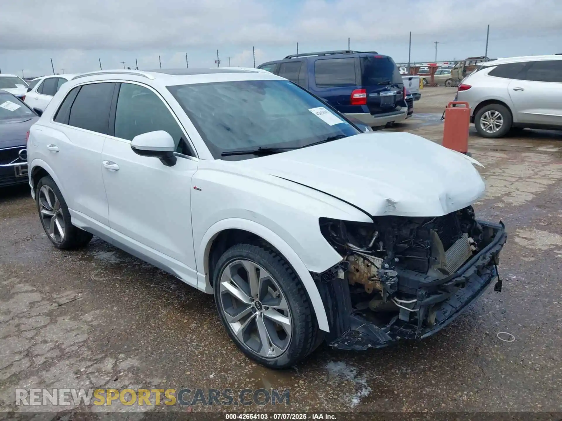 1 Photograph of a damaged car WA1DECF30M1032463 AUDI Q3 2021