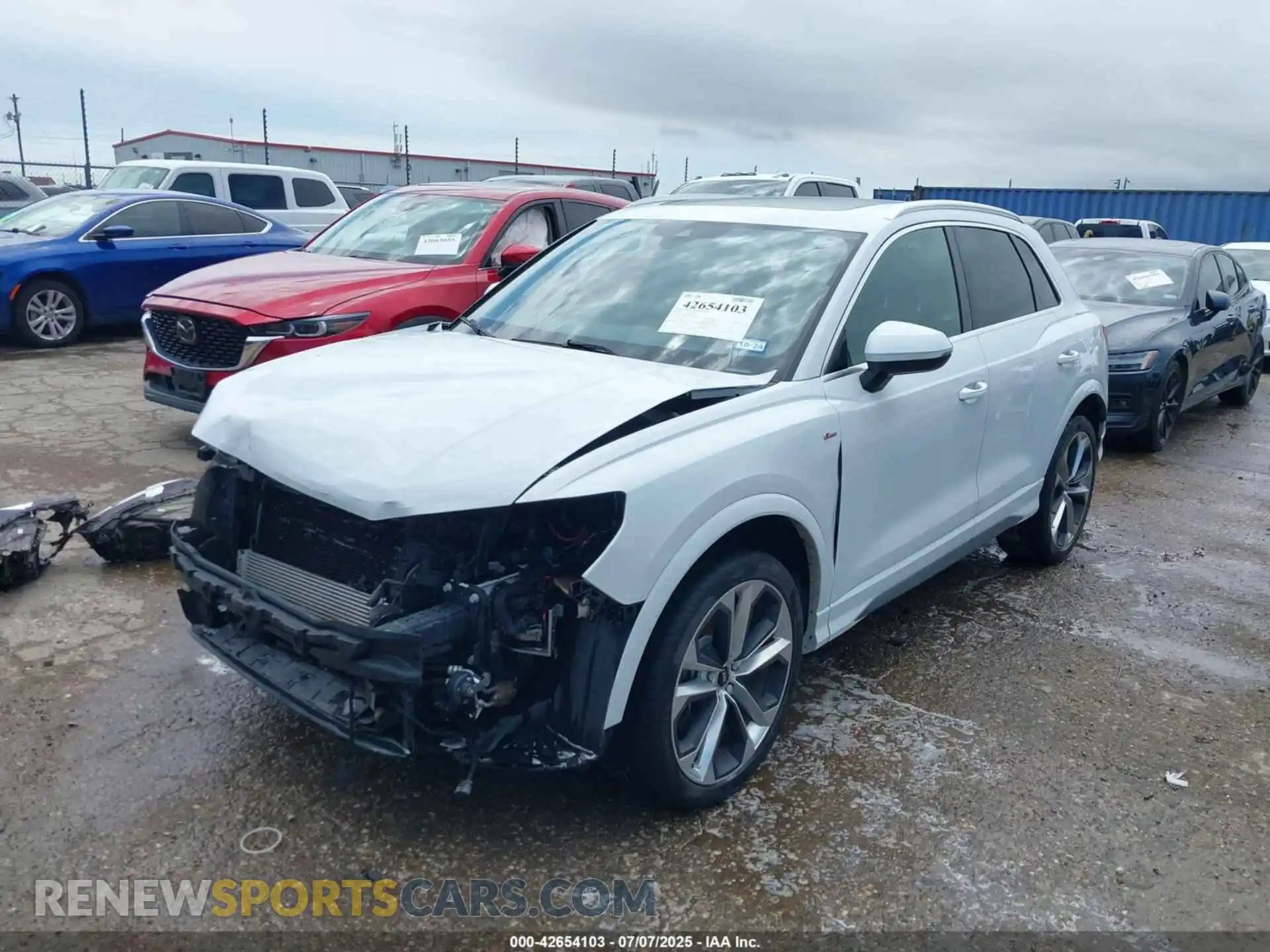 2 Photograph of a damaged car WA1DECF30M1032463 AUDI Q3 2021