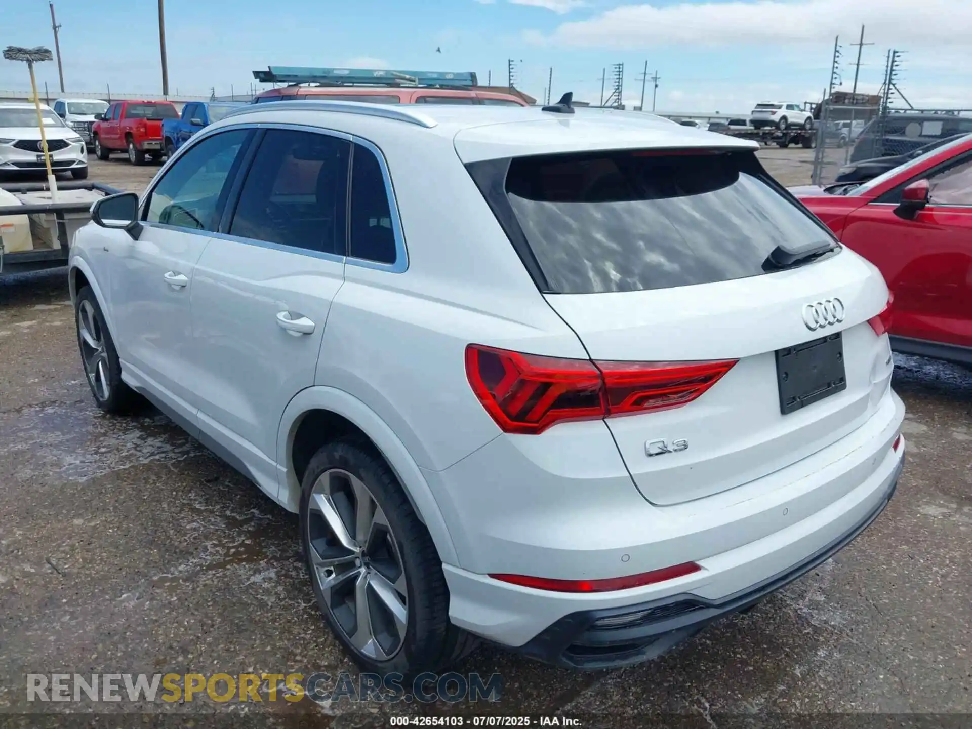 3 Photograph of a damaged car WA1DECF30M1032463 AUDI Q3 2021