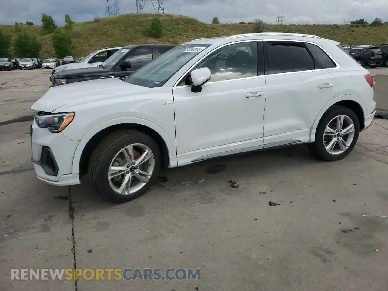 1 Photograph of a damaged car WA1DECF30M1047593 AUDI Q3 2021