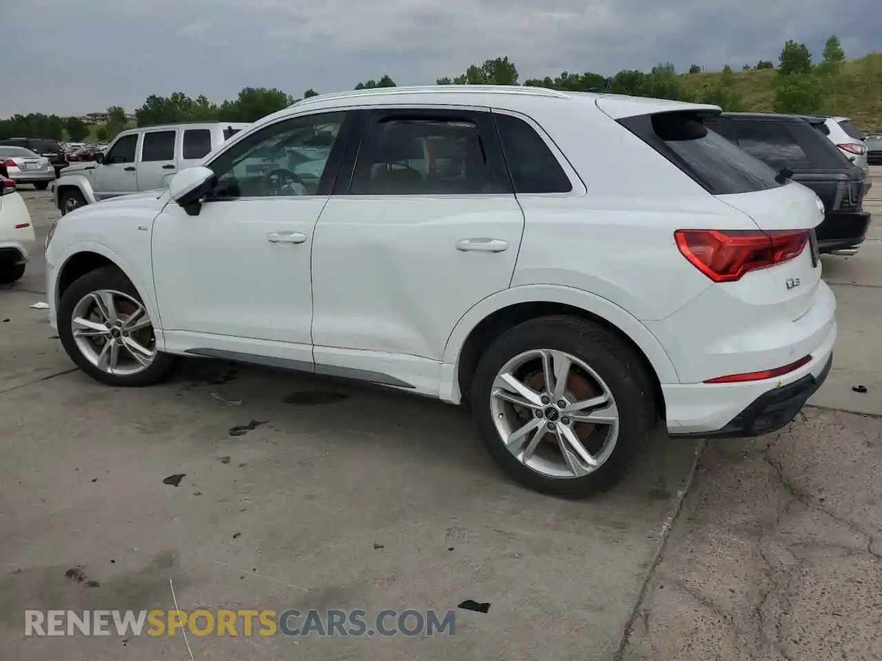 2 Photograph of a damaged car WA1DECF30M1047593 AUDI Q3 2021