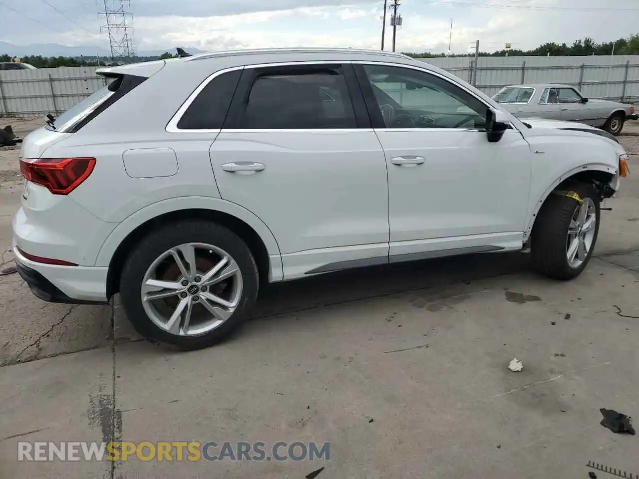 3 Photograph of a damaged car WA1DECF30M1047593 AUDI Q3 2021