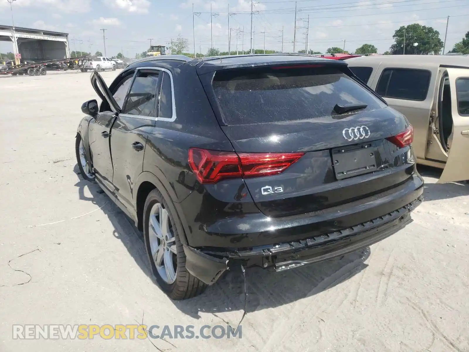 3 Photograph of a damaged car WA1DECF31M1030513 AUDI Q3 2021