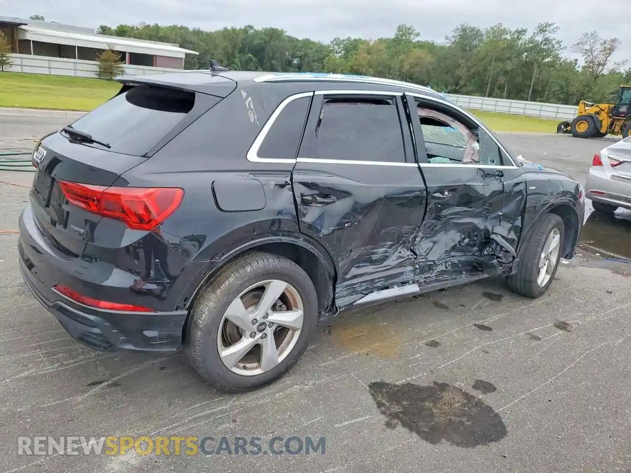 3 Photograph of a damaged car WA1DECF31M1030964 AUDI Q3 2021