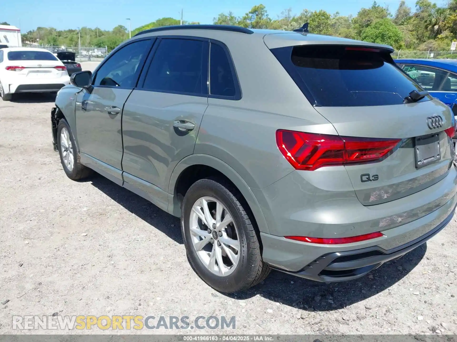 3 Photograph of a damaged car WA1DECF31M1127887 AUDI Q3 2021