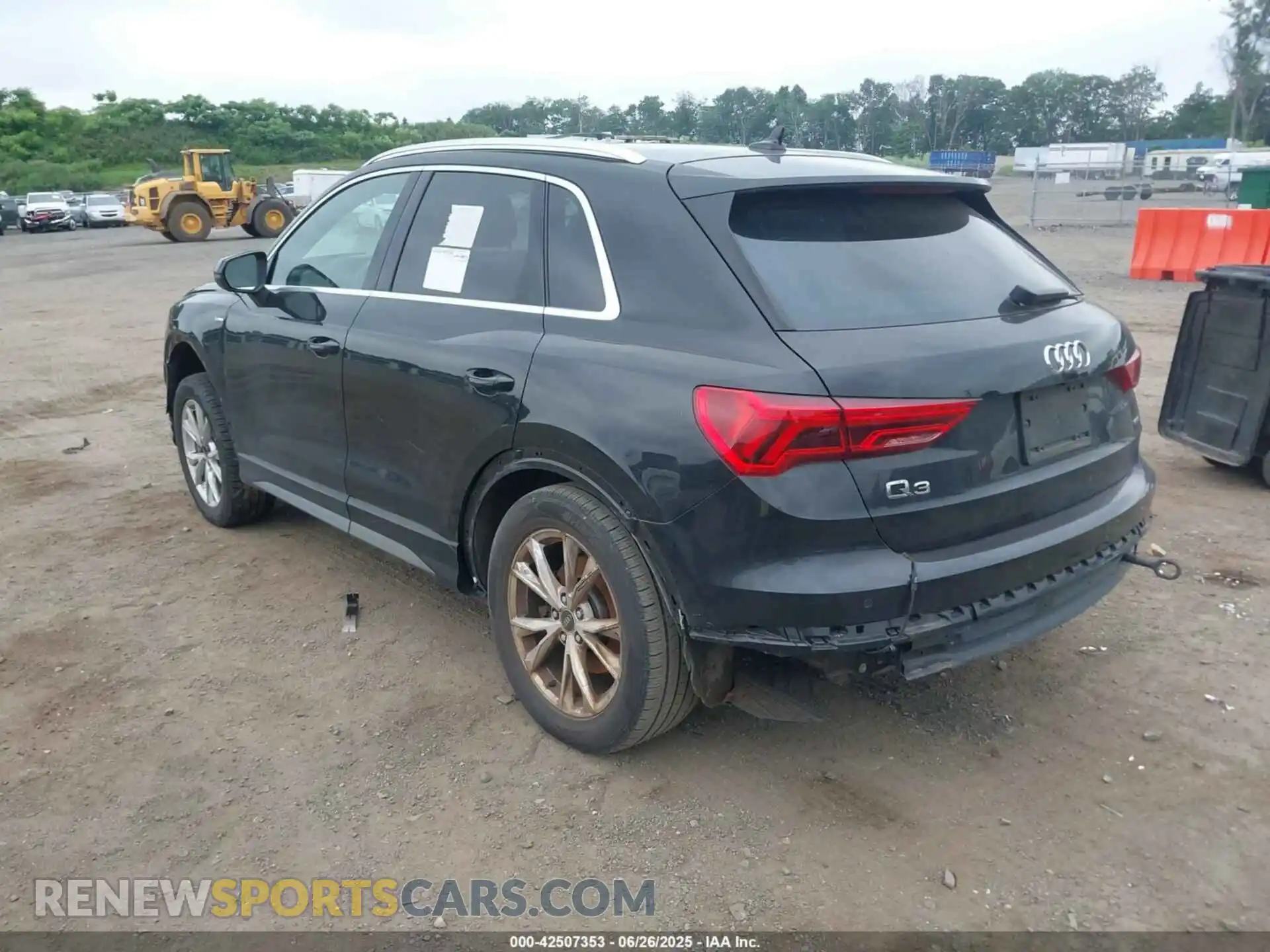 3 Photograph of a damaged car WA1DECF32M1031265 AUDI Q3 2021