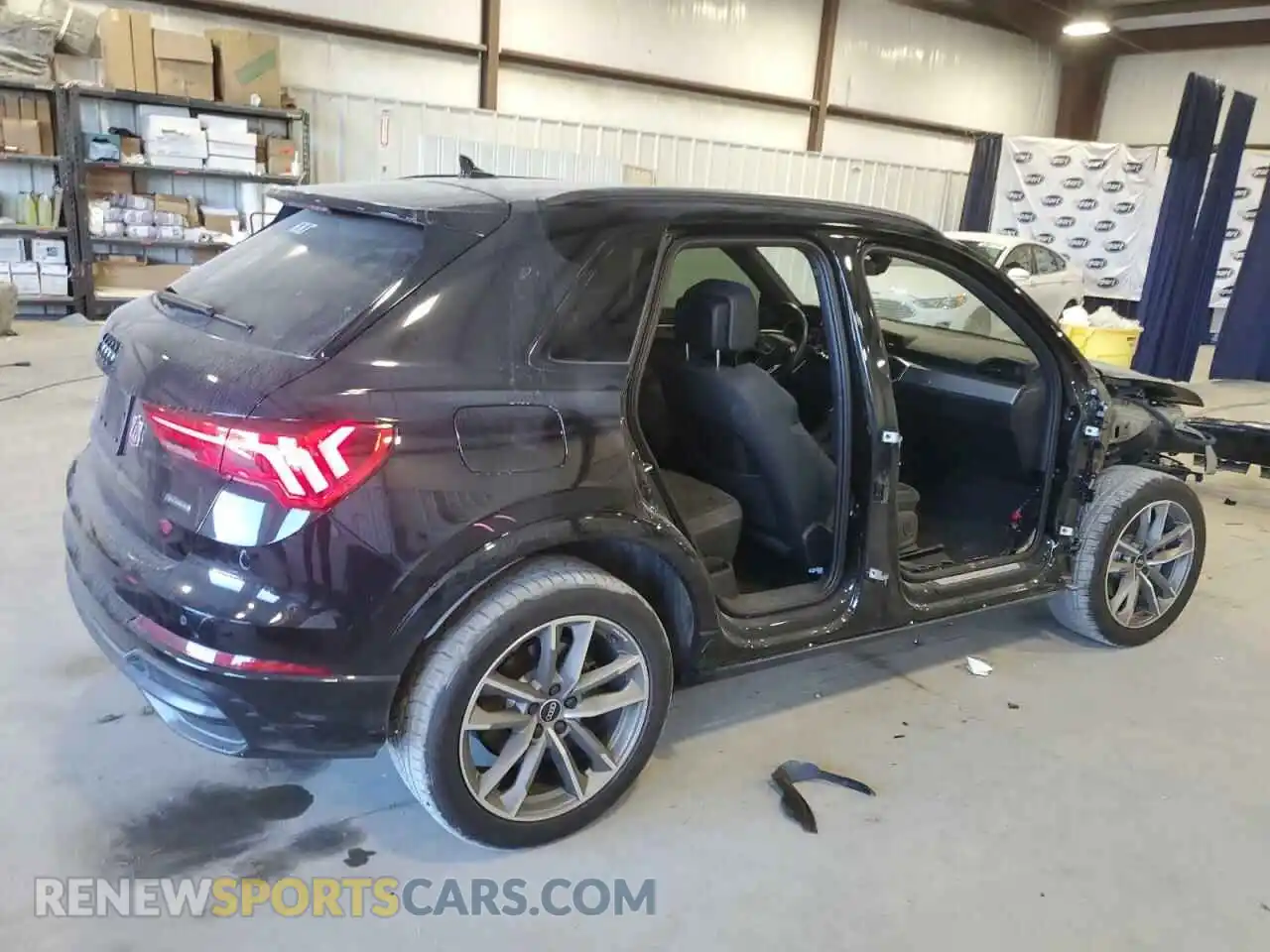 3 Photograph of a damaged car WA1DECF32M1046493 AUDI Q3 2021