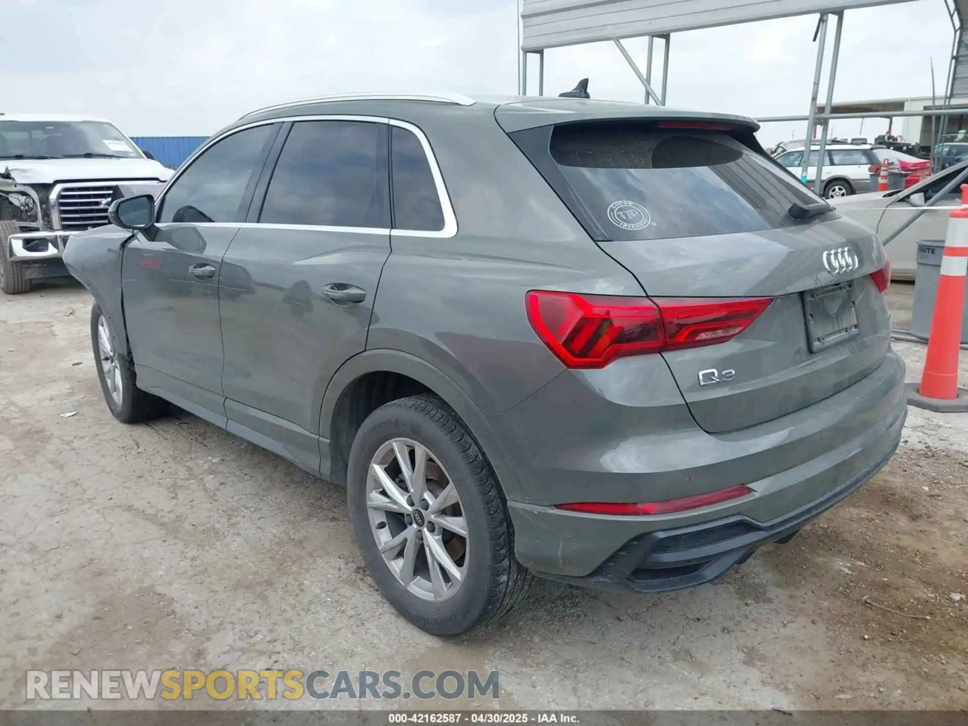 3 Photograph of a damaged car WA1DECF33M1040282 AUDI Q3 2021