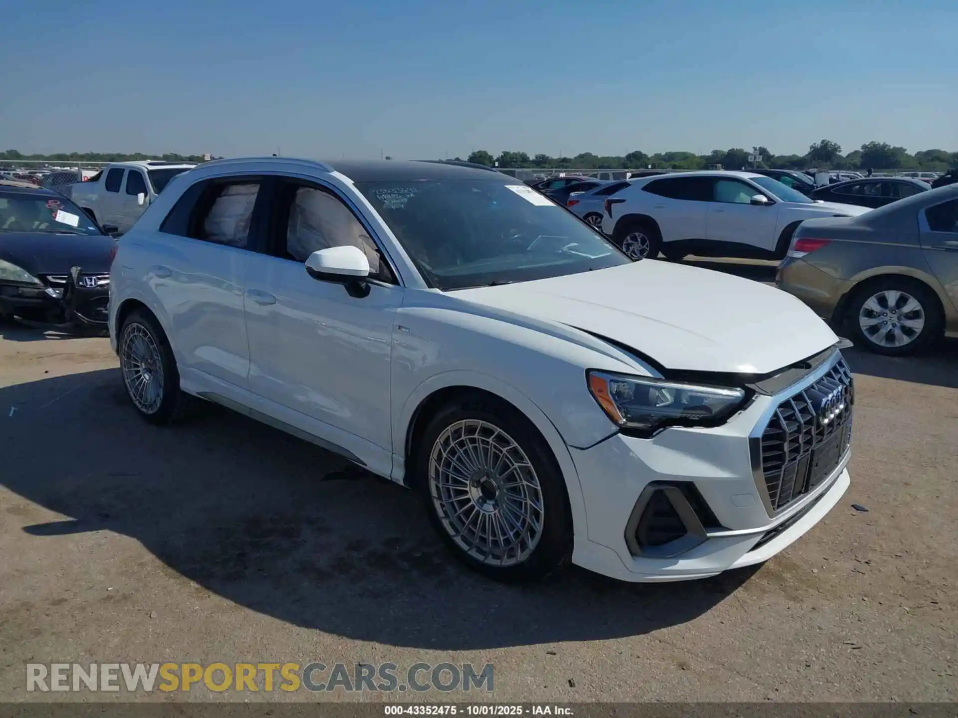 1 Photograph of a damaged car WA1DECF35M1037187 AUDI Q3 2021