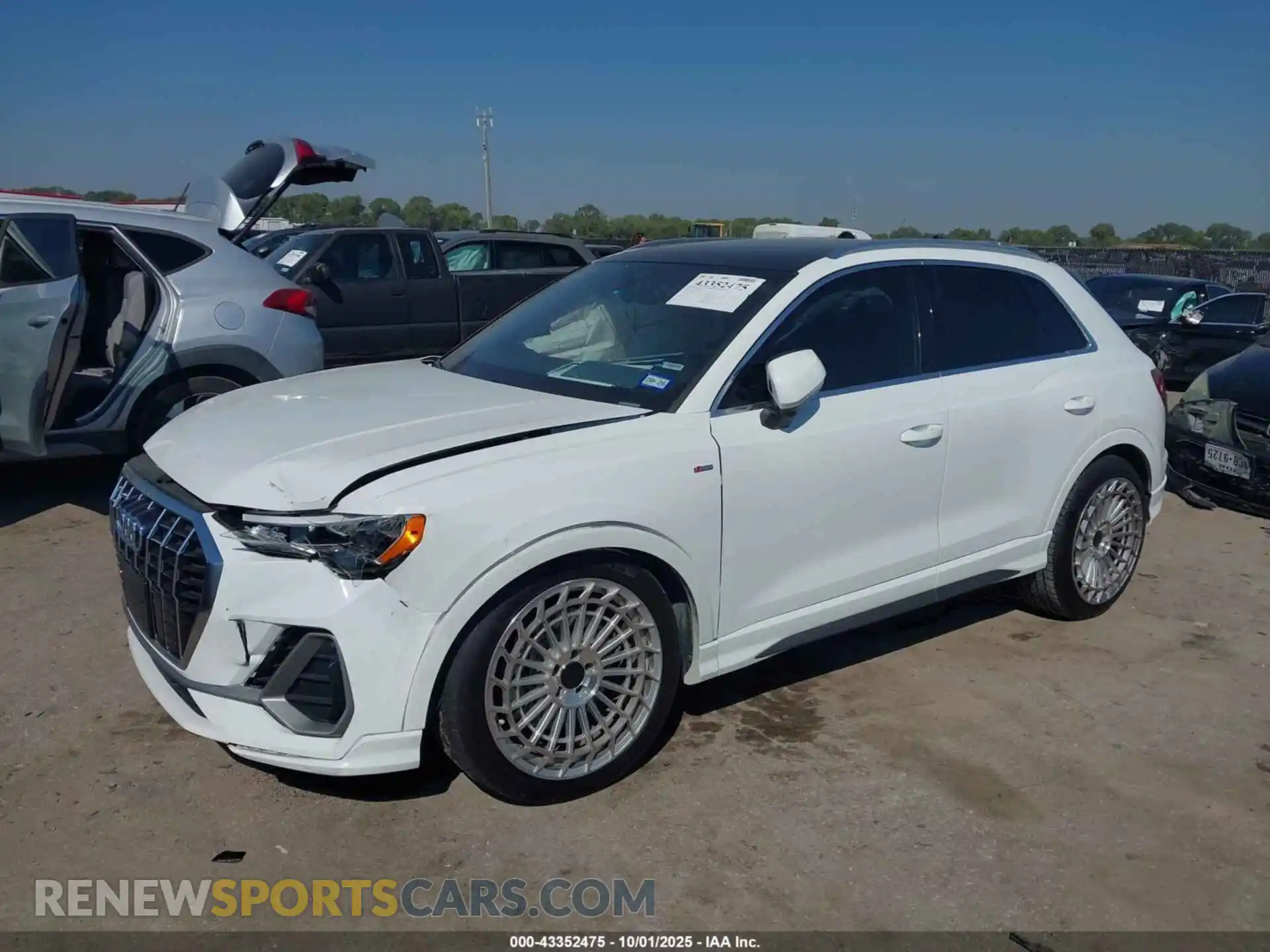 2 Photograph of a damaged car WA1DECF35M1037187 AUDI Q3 2021