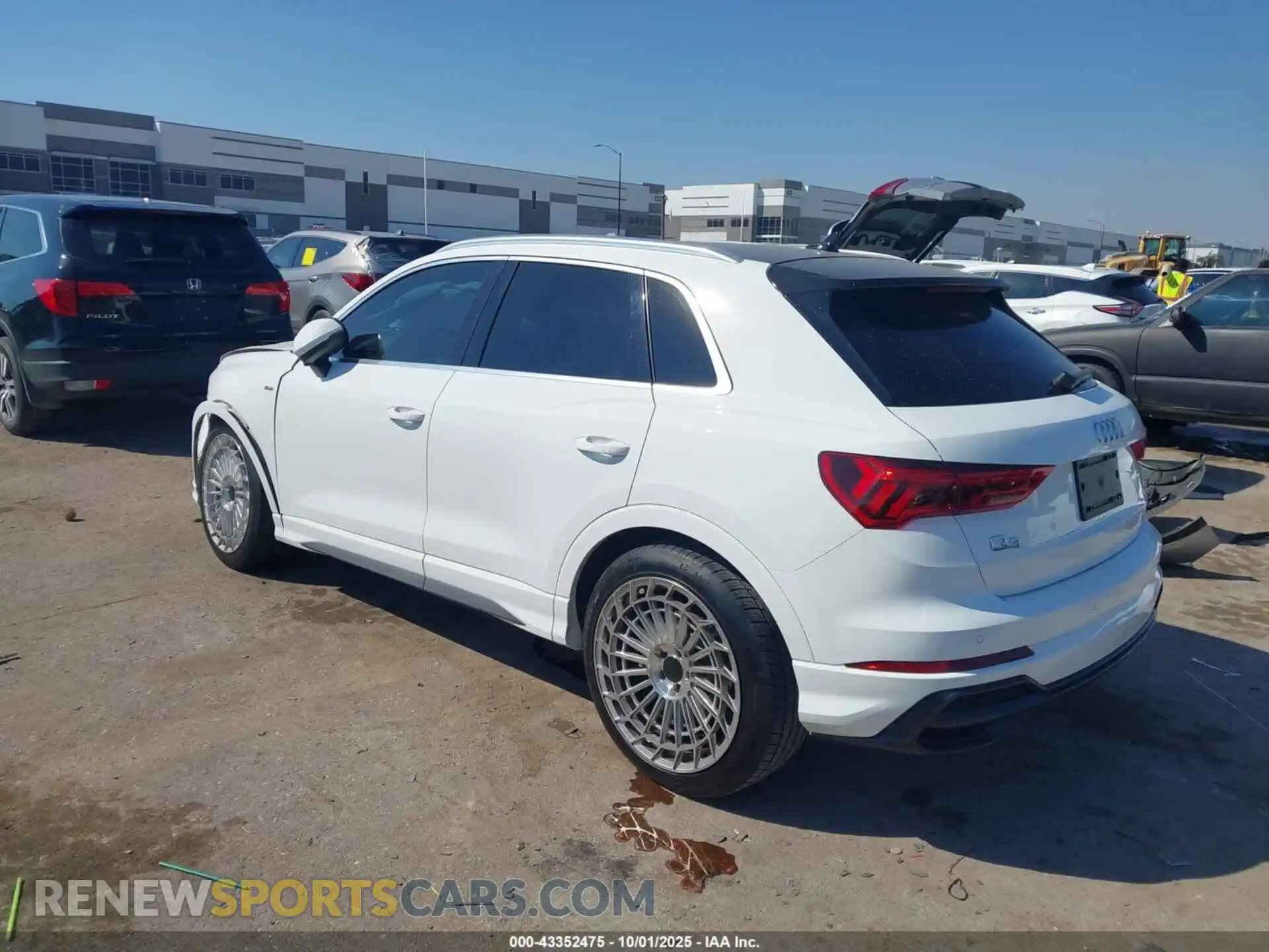 3 Photograph of a damaged car WA1DECF35M1037187 AUDI Q3 2021