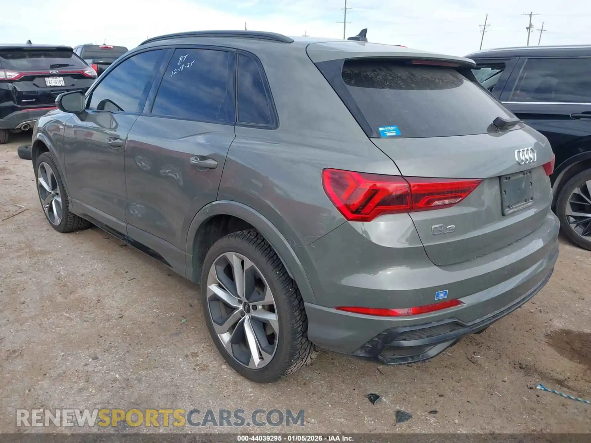 3 Photograph of a damaged car WA1DECF35M1052434 AUDI Q3 2021