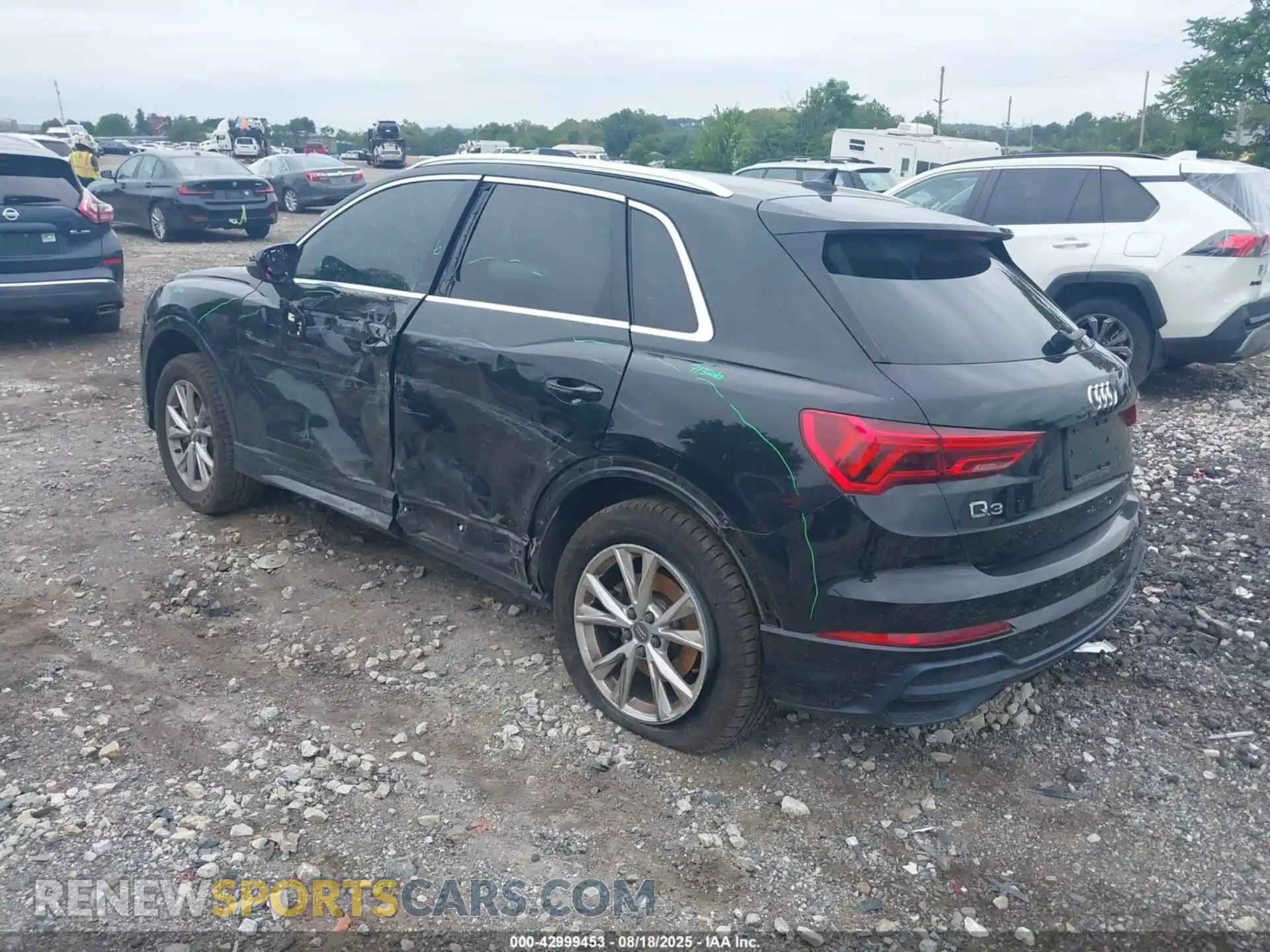 3 Photograph of a damaged car WA1DECF36M1010936 AUDI Q3 2021